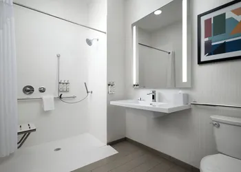 Holiday Inn Cincinnati Liberty Way by IHG hotel thumbnail 8