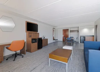 Holiday Inn Express & Suites Augusta West - Fort Gordon by IHG hotel thumbnail 2