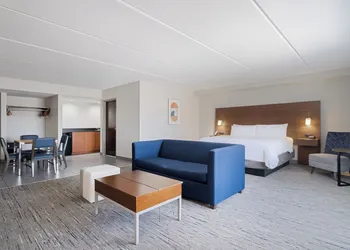 Holiday Inn Express & Suites Augusta West - Fort Gordon by IHG hotel thumbnail 4