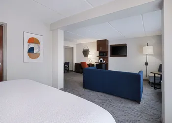 Holiday Inn Express & Suites Augusta West - Fort Gordon by IHG hotel thumbnail 7