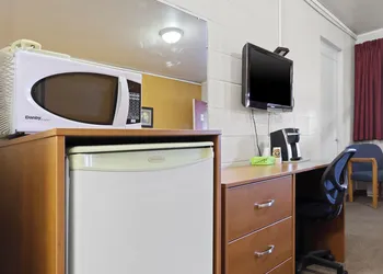 Dauphin Inn Express hotel thumbnail 6