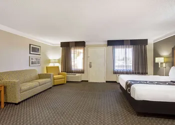 La Quinta Inn by Wyndham Tucson East hotel thumbnail 6