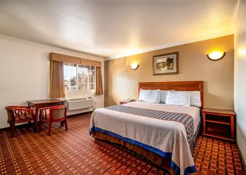 Regency Inn & Suites hotel thumbnail 3