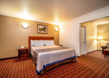 Regency Inn & Suites hotel thumbnail 4