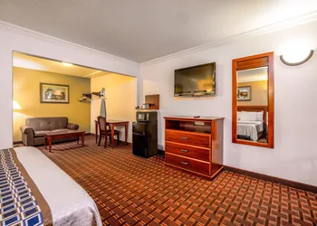 Regency Inn & Suites hotel thumbnail 6