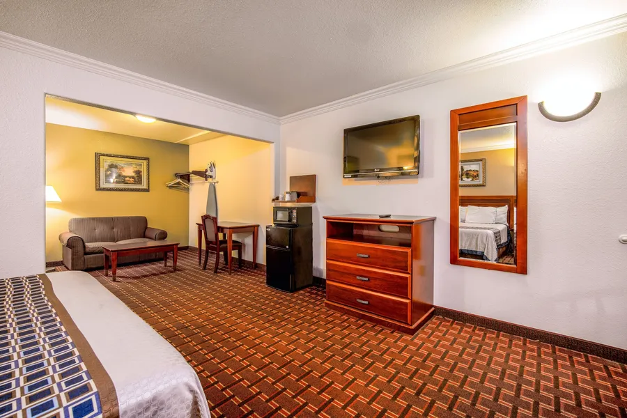 Regency Inn & Suites hotel detail image 6