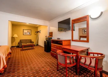 Regency Inn & Suites hotel thumbnail 7