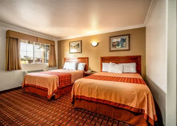 Regency Inn & Suites hotel thumbnail 8