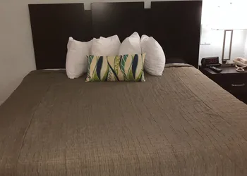 Ocean Plaza Motel hotel thumbnail 2