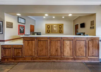 Comfort Suites Near Six Flags Magic Mountain hotel thumbnail 3