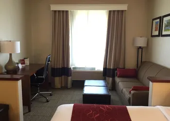 Comfort Suites Near Six Flags Magic Mountain hotel thumbnail 5