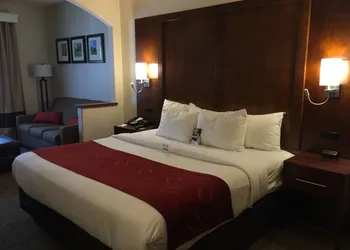 Comfort Suites Near Six Flags Magic Mountain hotel thumbnail 6