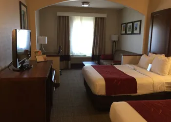 Comfort Suites Near Six Flags Magic Mountain hotel thumbnail 7