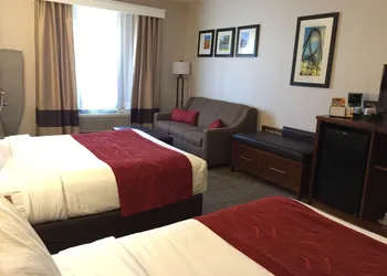 Comfort Suites Near Six Flags Magic Mountain hotel thumbnail 8