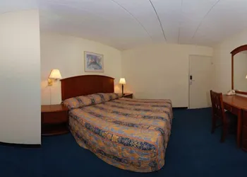 Rodeway Inn Sandusky North hotel thumbnail 7
