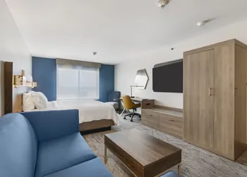 Holiday Inn Express Hotel & Suites Peru - Lasalle Area by IHG hotel thumbnail 3