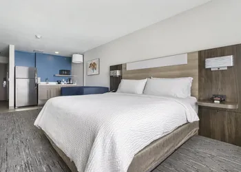 Holiday Inn Express Hotel & Suites Peru - Lasalle Area by IHG hotel thumbnail 8