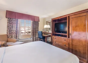 Red Lion Hotel Portland Airport hotel thumbnail 8