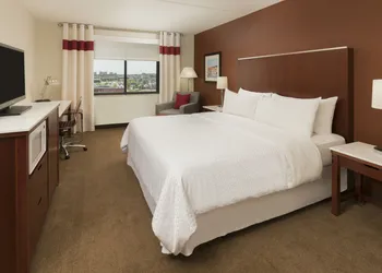 Four Points by Sheraton Boston Logan Airport Revere hotel thumbnail 5