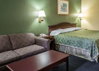 Rodeway Inn & Suites Plymouth Hwy 64 hotel thumbnail 4