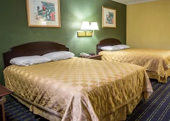 Rodeway Inn & Suites Plymouth Hwy 64 hotel thumbnail 7