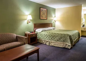 Rodeway Inn & Suites Plymouth Hwy 64 hotel thumbnail 8