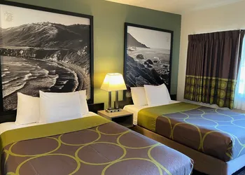 Super 8 by Wyndham Monterey hotel thumbnail 3