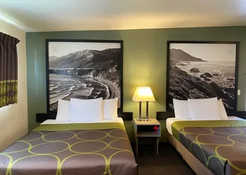 Super 8 by Wyndham Monterey hotel thumbnail 6