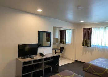 Super 8 by Wyndham Monterey hotel thumbnail 8