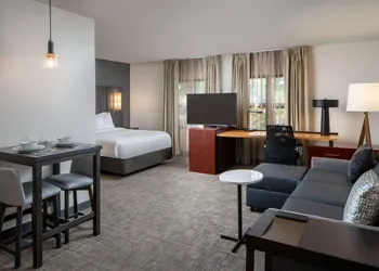 Sonesta ES Suites New Orleans Convention Center hotel thumbnail 3