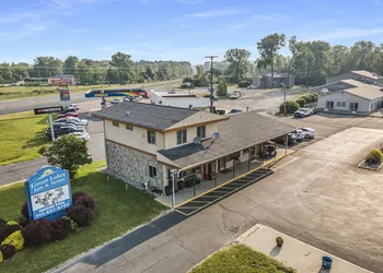 Great Lakes Inn and Suites hotel thumbnail 2