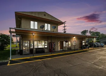 Great Lakes Inn and Suites hotel thumbnail 4