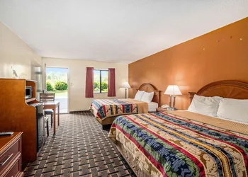 Great Lakes Inn and Suites hotel thumbnail 6