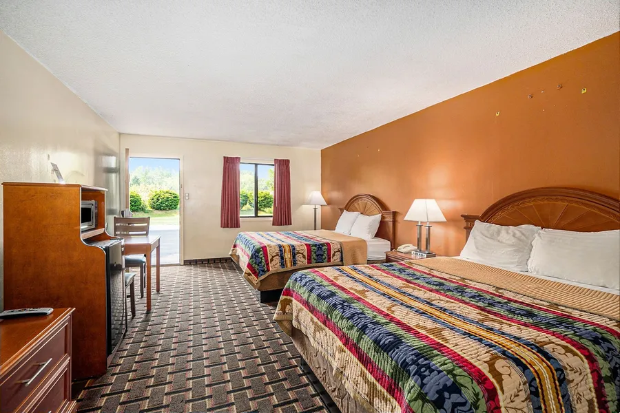 Great Lakes Inn and Suites hotel detail image 6