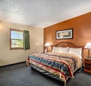 Great Lakes Inn and Suites hotel detail image 7