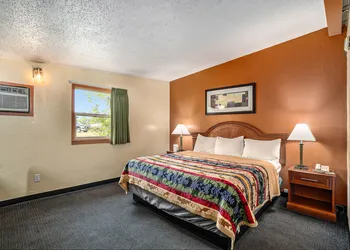 Great Lakes Inn and Suites hotel thumbnail 7