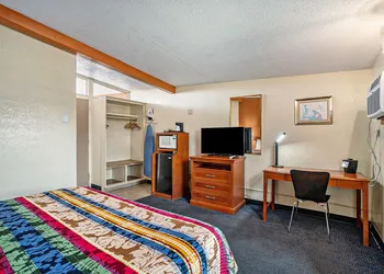 Great Lakes Inn and Suites hotel thumbnail 8