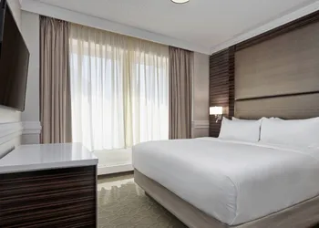 Delta Hotels by Marriott Edmonton Centre Suites hotel thumbnail 7