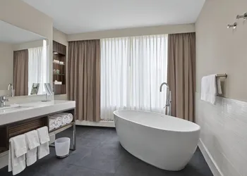 Delta Hotels by Marriott Edmonton Centre Suites hotel thumbnail 8