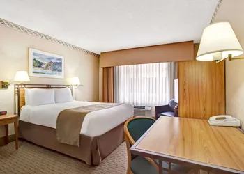 Travelodge by Wyndham Seattle By The Space Needle hotel thumbnail 5