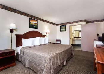 Heritage Inn hotel thumbnail 7