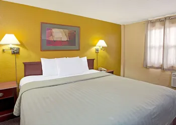 Travelodge by Wyndham Fort Lauderdale hotel thumbnail 6