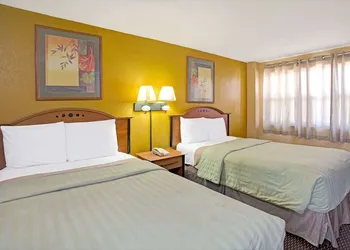 Travelodge by Wyndham Fort Lauderdale hotel thumbnail 7