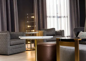 Doubletree By Hilton Boston Logan Airport Chelsea hotel thumbnail 4