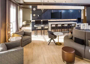 Doubletree By Hilton Boston Logan Airport Chelsea hotel thumbnail 5
