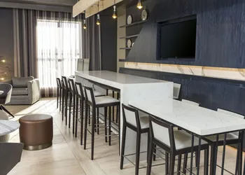 Doubletree By Hilton Boston Logan Airport Chelsea hotel thumbnail 8