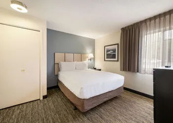 Sonesta Simply Suites Hampton hotel thumbnail 4