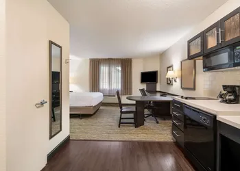 Sonesta Simply Suites Hampton hotel thumbnail 7