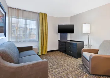 Candlewood Suites Huntersville by IHG hotel thumbnail 7
