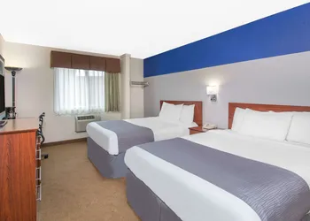 Baymont by Wyndham Dubuque hotel thumbnail 8